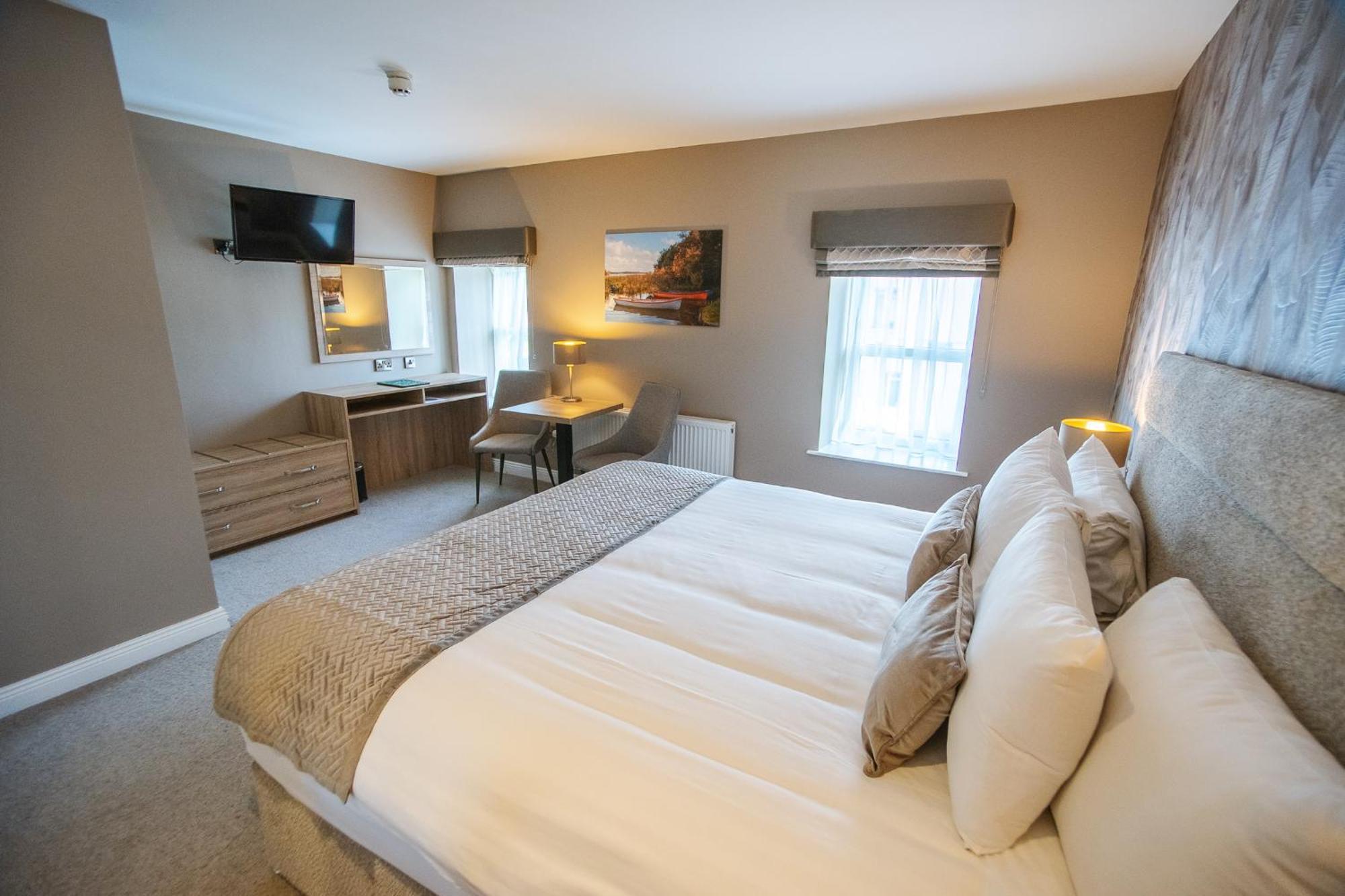 Castle Varagh Hotel & Bar Castlepollard Экстерьер фото
